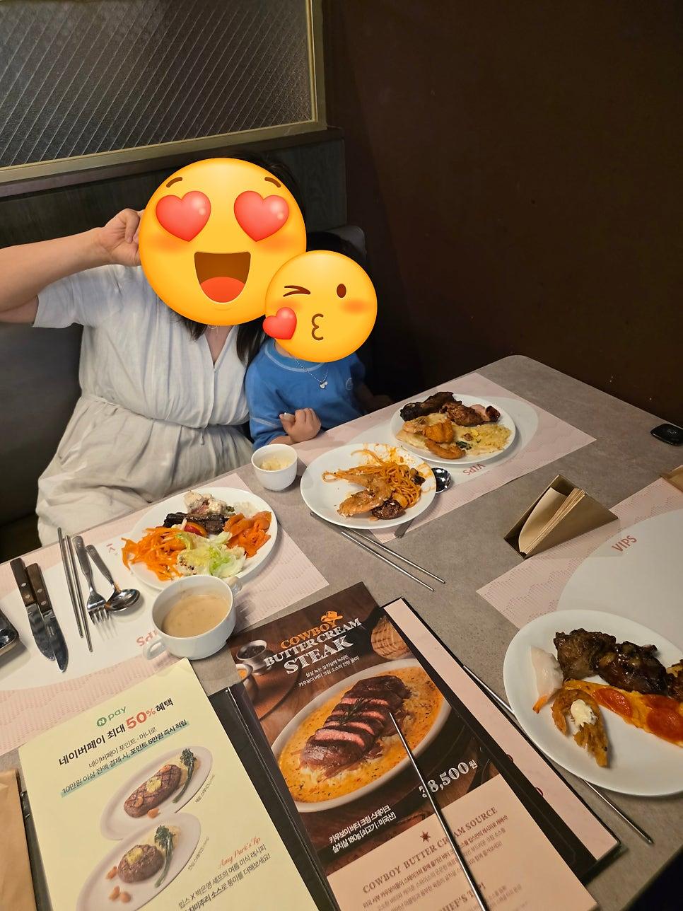 아이들과 함께 즐기기 좋은 빕스 대방점의 여유로운 테이블 세팅