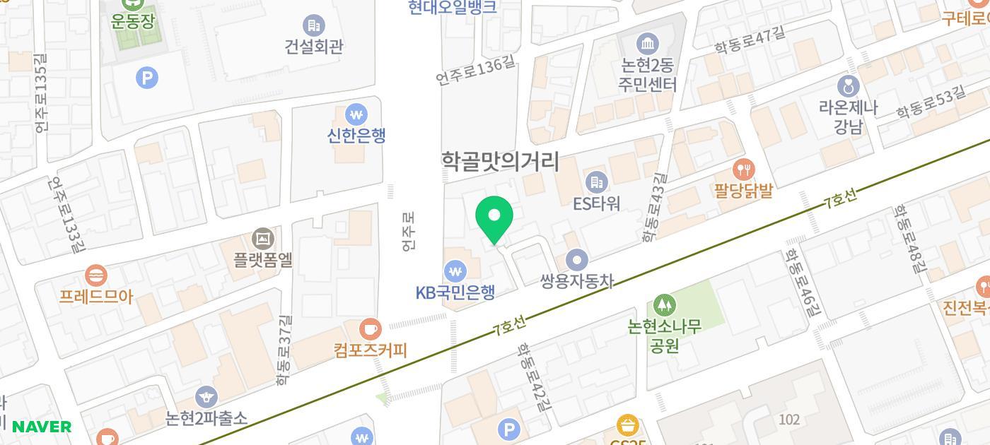회색 벽돌 건물 위에 큼지막하게 걸린 진미 평양냉면 간판 직접 촬영