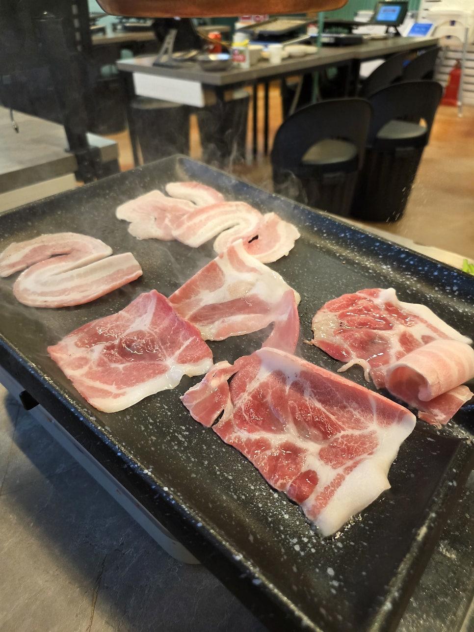대패무한집 특제 소스와 곁들임 찬