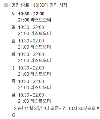 전직 영양사가 꼼꼼히 인정한 신선한 채소와 연어가 준비된 콜드 샐러드 코너
