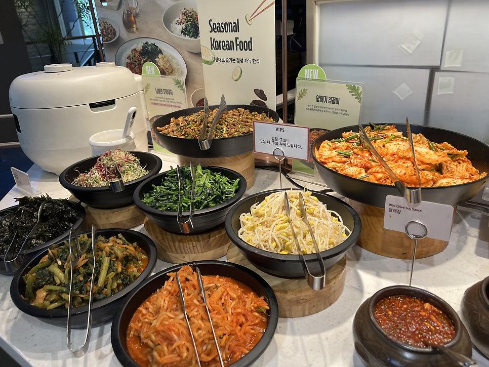 와인과 곁들이기 좋은 치즈, 크래커, 올리브 등 페어링 푸드 섹션