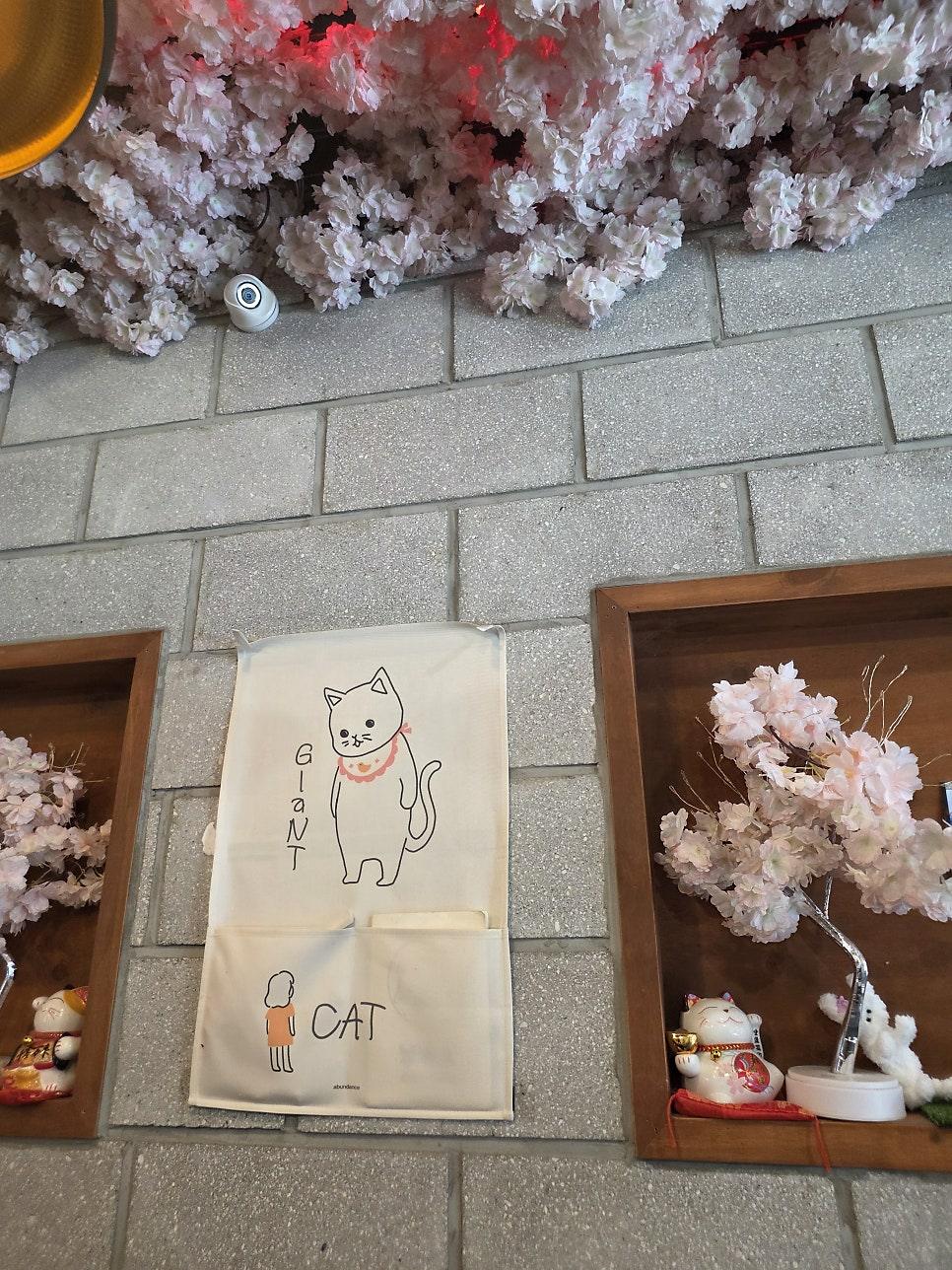 곳곳에 숨어있는 귀여운 고양이 디테일이 돋보이는 실내 인테리어
