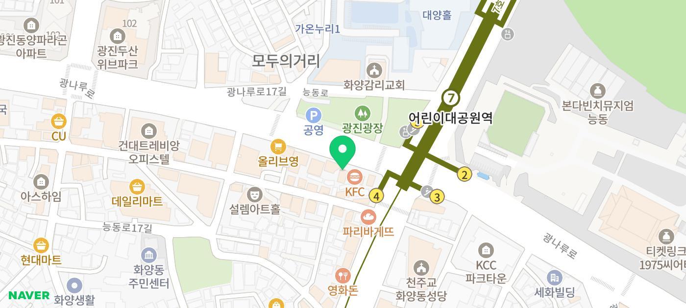 우드 톤으로 마감되어 일본 현지 식당의 느낌을 살린 멘츠루 내부 전경