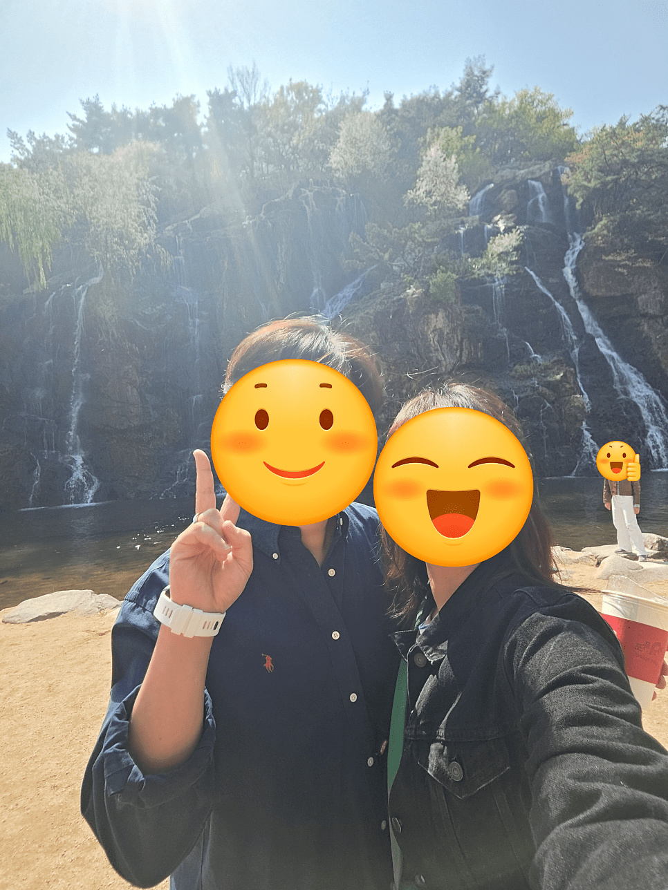 조용히 휴식하기 좋은 카페 외곽 산책로