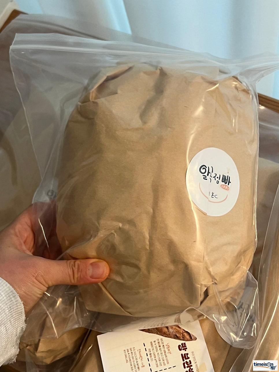 깔끔한 재료로 만들어진 천연 발효종 빵 1