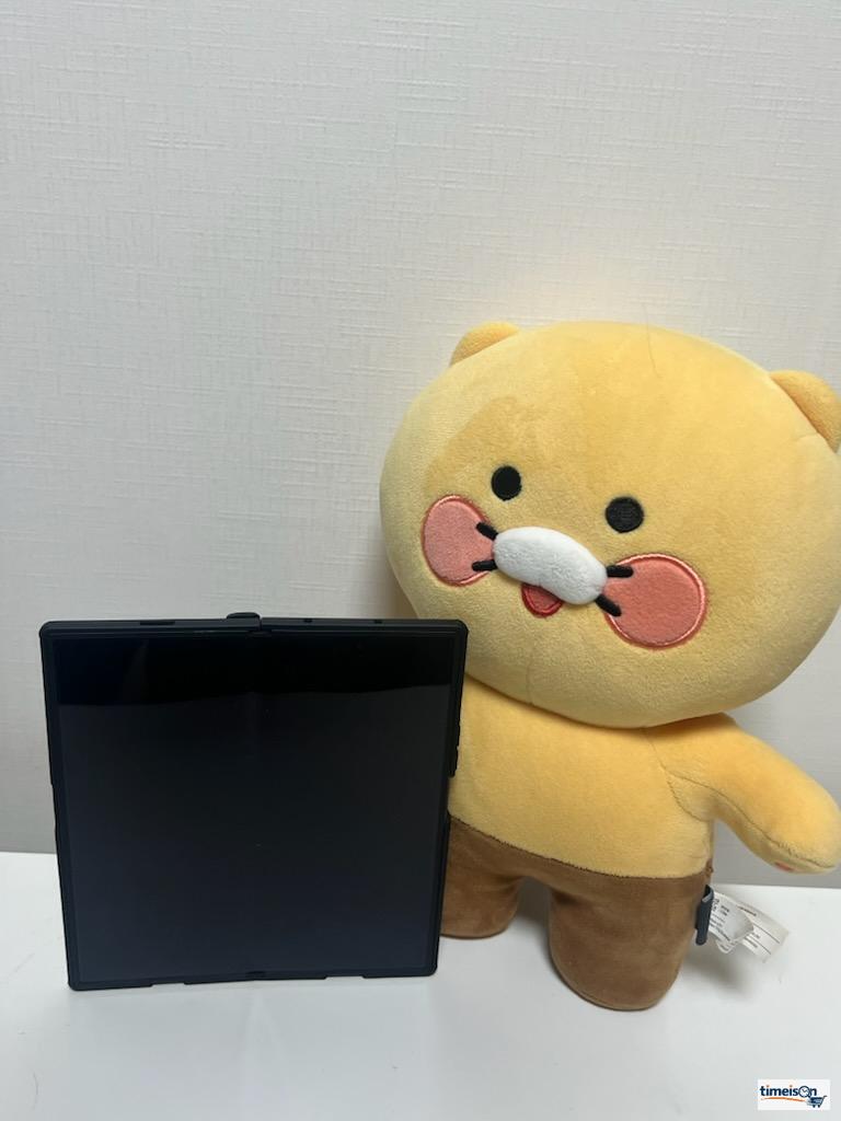 갤럭시 Z 폴드 시리즈의 독특한 내부 힌지 구조와 필름 들뜸 문제 이해하기