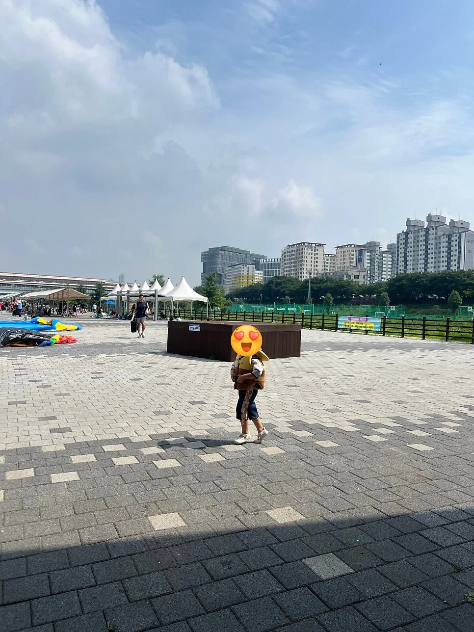 주차 스트레스 없이 대중교통으로도 아주 쉽게 닿을 수 있는 진입로 풍경