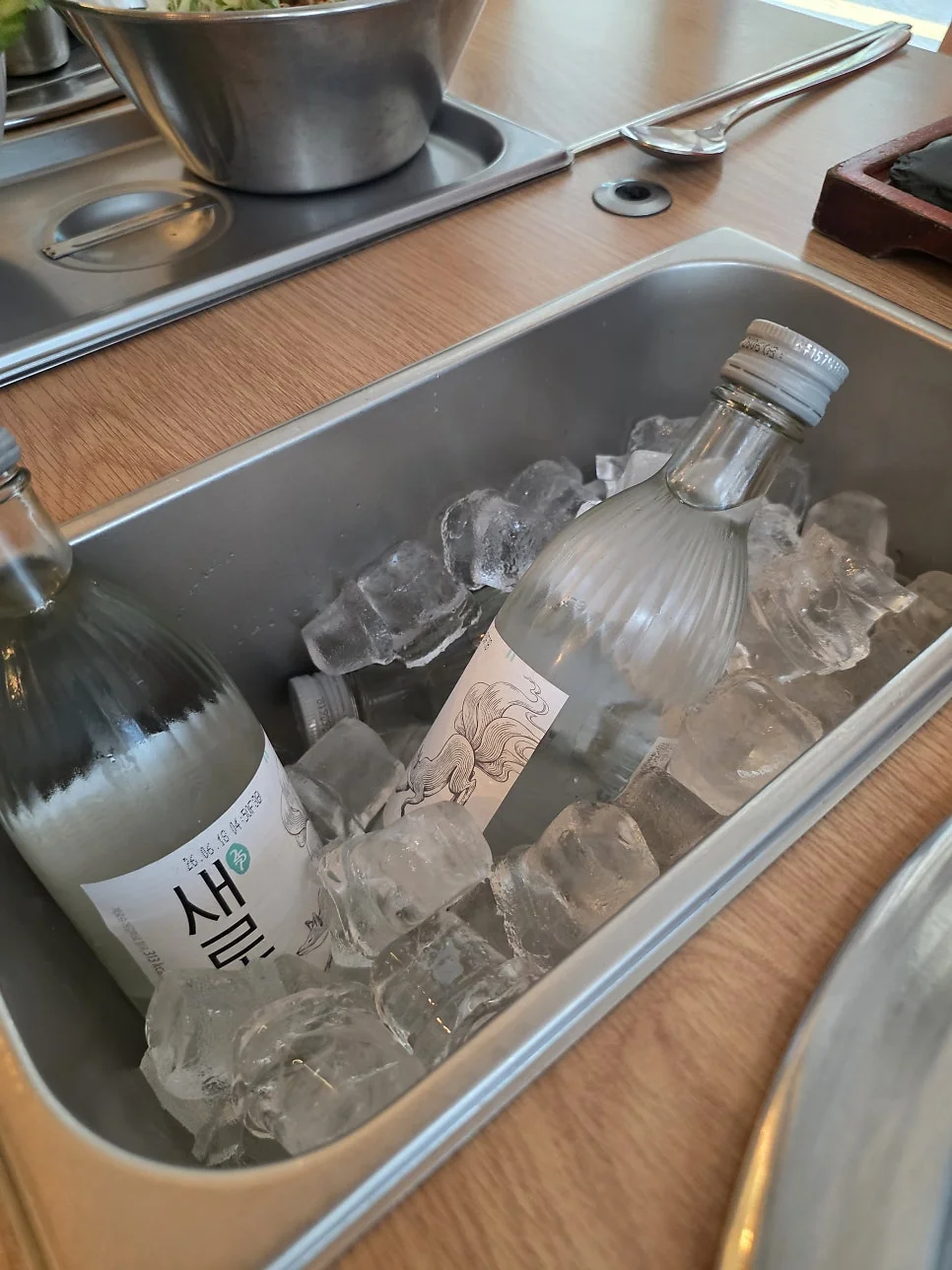 시원한 소주 한 잔과 노릇한 고기가 만들어내는 최고의 퇴근길 힐링