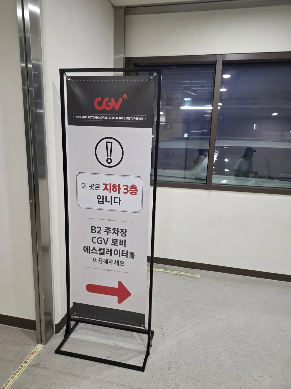 허리와 목이 편안한 최고급 가죽 소재의 리클라이너 좌석
